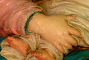 En la foto se observa la mano tras el estucado y reintegración cromática.